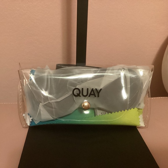 Quay Sunglasses with Case - Picture 1 of 6